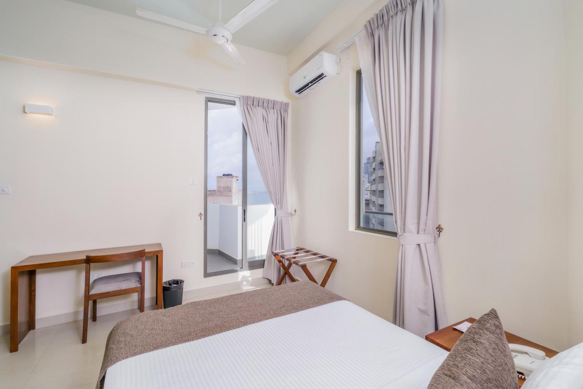 Marine Suites Colombo Exterior photo